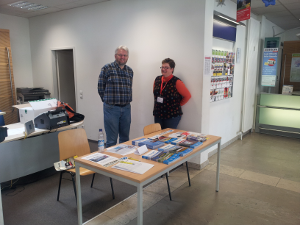 Die Vorstandsmitglieder Sabine Lacher und Andreas Heide beim Bahnhofsfest in Radolfzell. (Foto: Dr. Wolfgang Staiger)