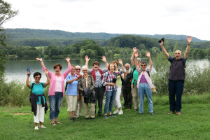 Teilnehmer des Bus & Bahn-Teams vor der Ehmetsklinge im Kraichgau